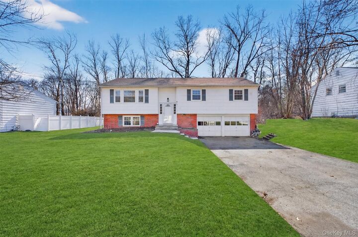 Property Photo:  19 Split Tree Drive  NY 12553 