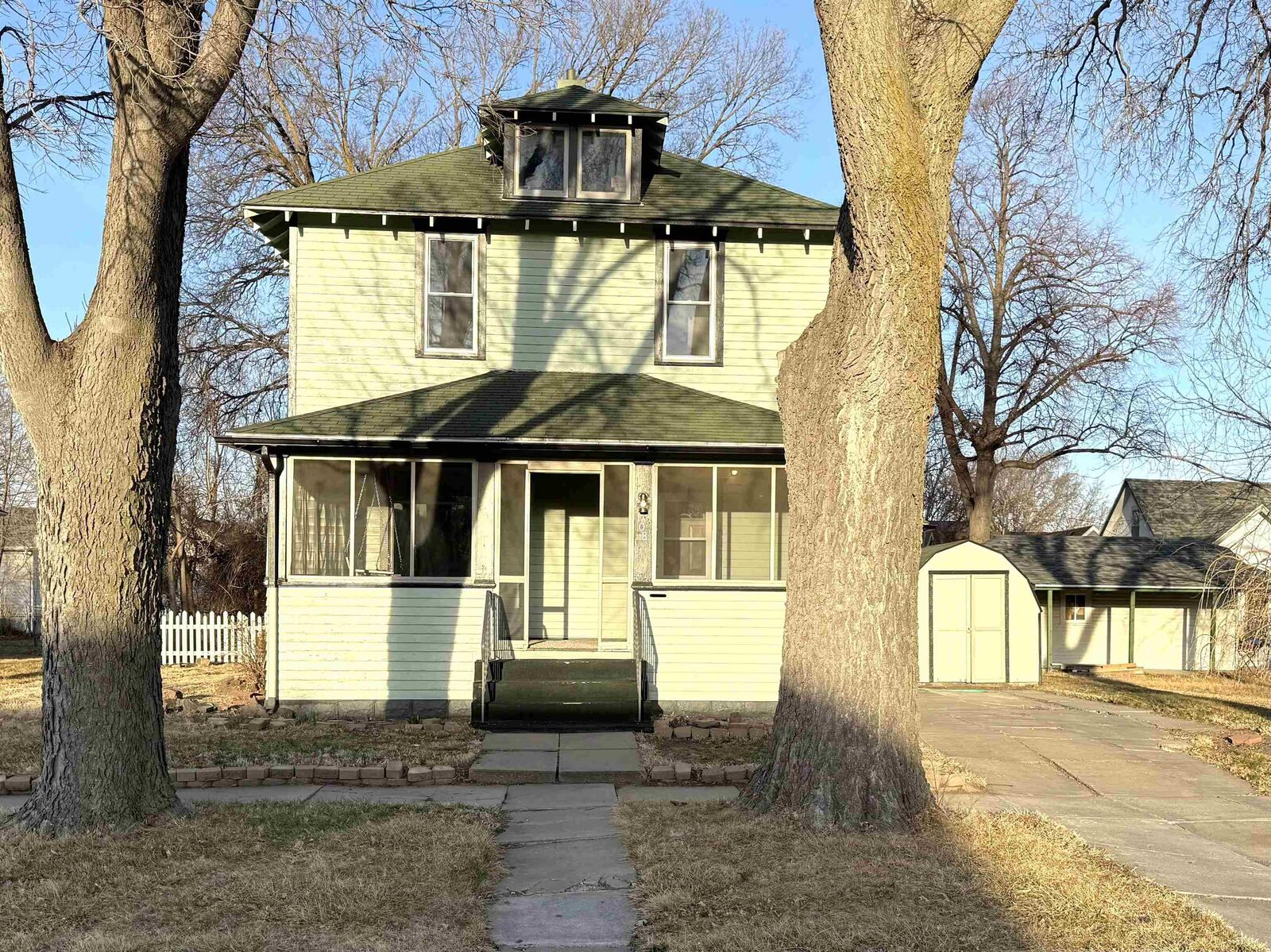 Property Photo:  108 S Sycamore  NE 69101 