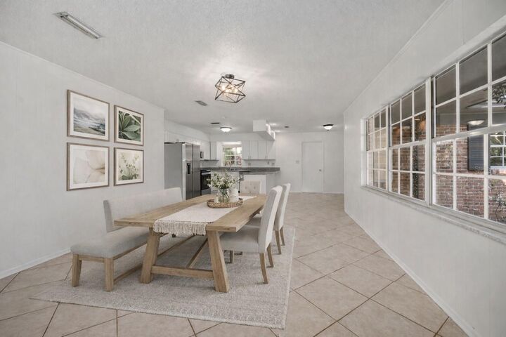 Property Photo: 4821 NW 16th Place FL 32605