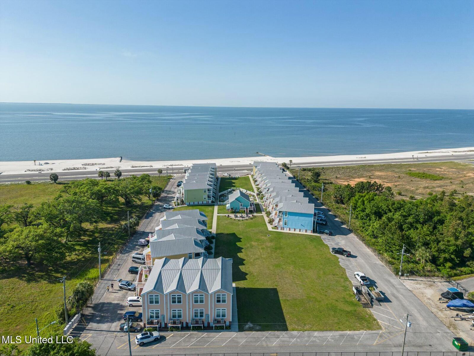 Property Photo:  1515 E Beach Boulevard  MS 39571 