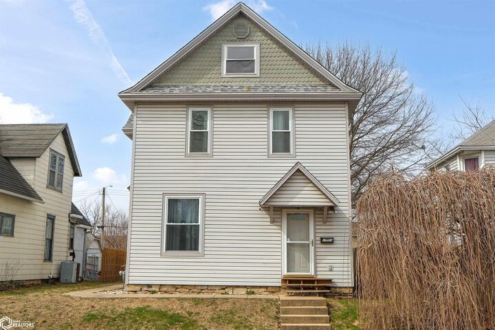 Property Photo:  1025 N 9th Street  IA 52601 
