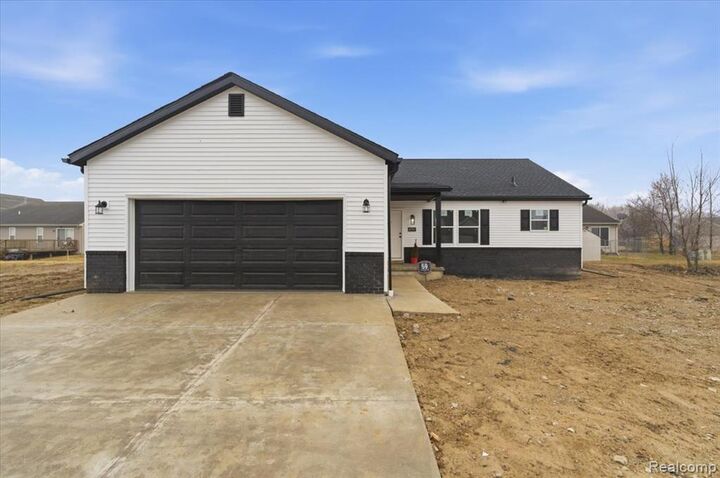 Property Photo:  4331 Bridgeport Court  MI 48141 2804 