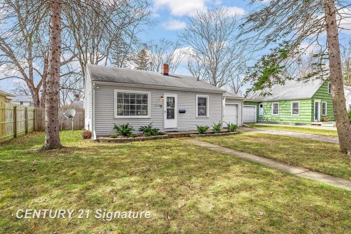 Property Photo:  2115 Carolina Street  MI 48642 