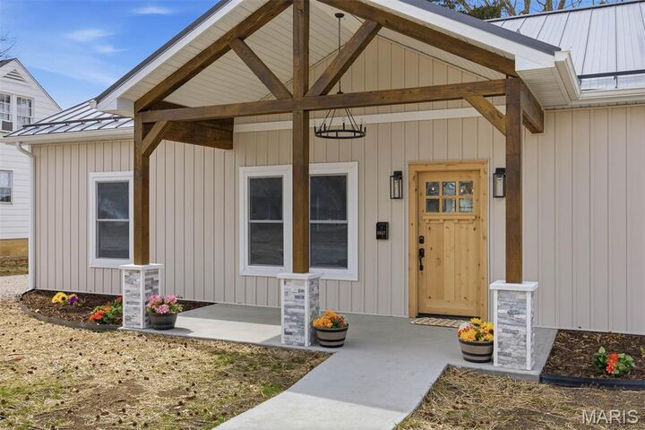 Property Photo:  1517 N State Street  IL 62056 