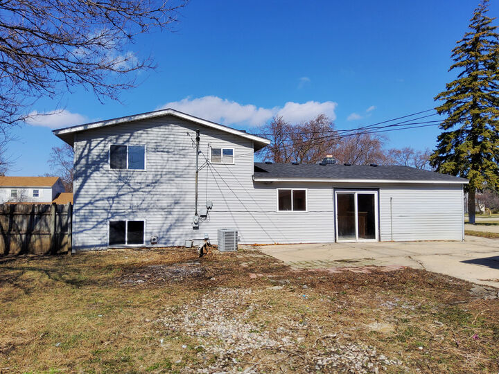 Property Photo:  547 Redwood Road  IL 60440 