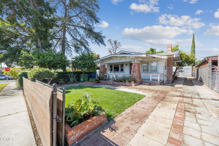 Property Photo: 1607 N Avenue 54 CA 90042