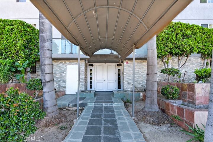 Property Photo: 4441 Woodman Avenue 304 CA 91423