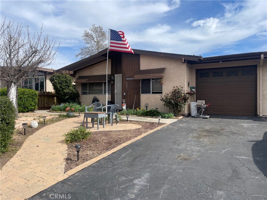Property Photo: 1728 Lark Ellen Dr. CA 93446