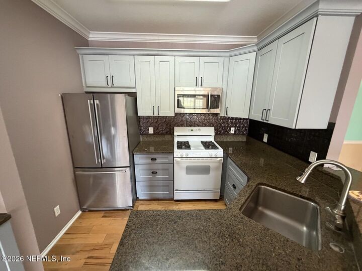 Property Photo: 13810 Sutton Park Drive N 823 FL 32224