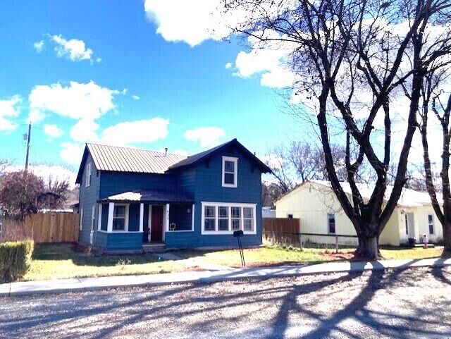 Property Photo:  435 S Maple St  WA 99114 