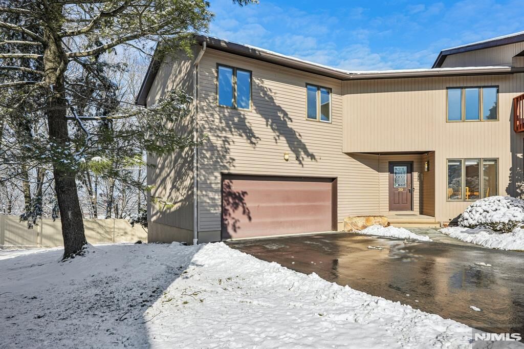Property Photo:  39 Cedarwood  NJ 07424 