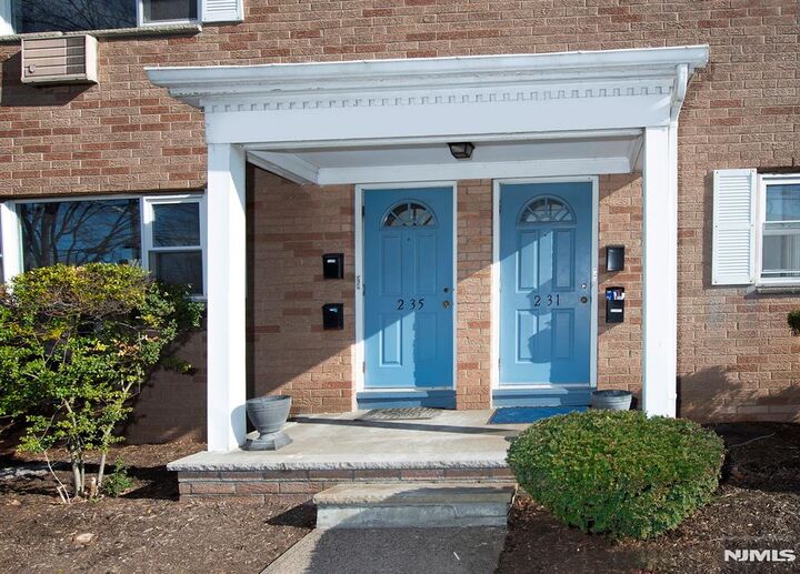 Property Photo: 2-35 N Virginia Drive B NJ 07410