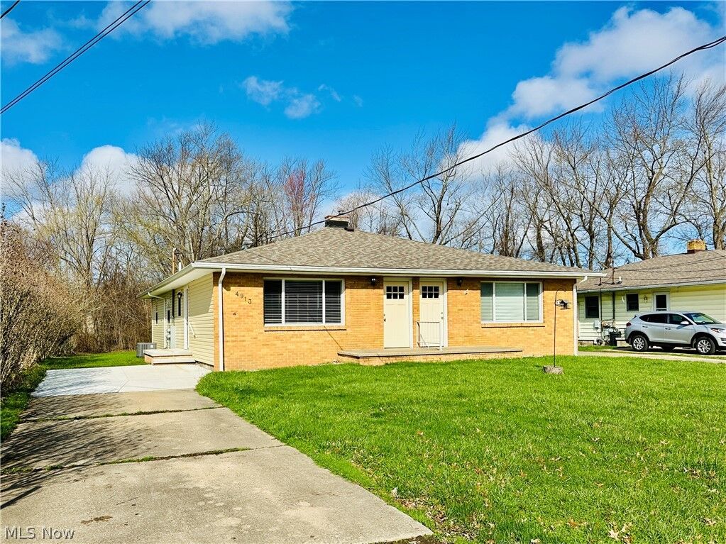 Property Photo:  4913 Dunsmore Avenue  OH 44004 