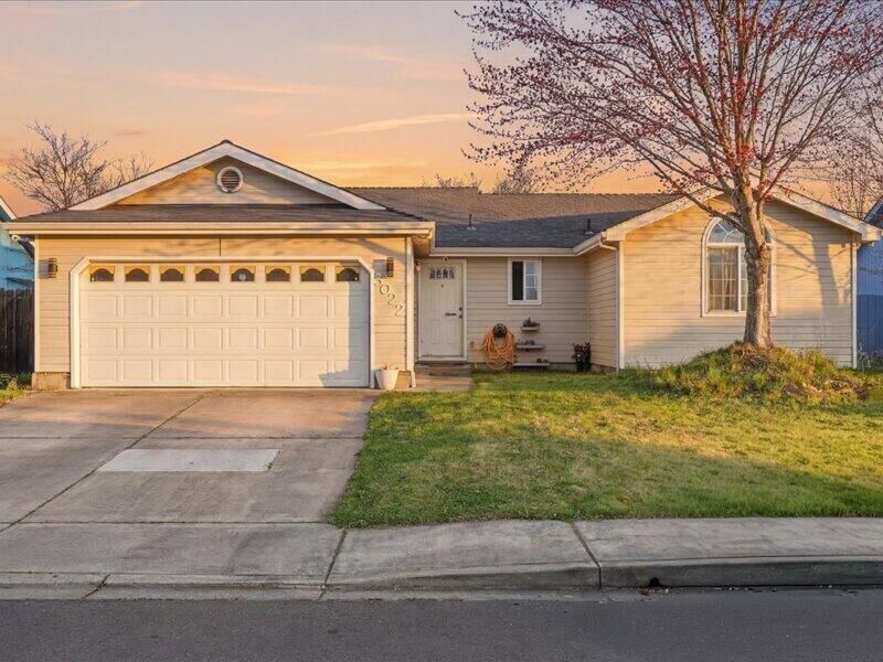 Property Photo: 8022 Thunderhead Avenue OR 97503
