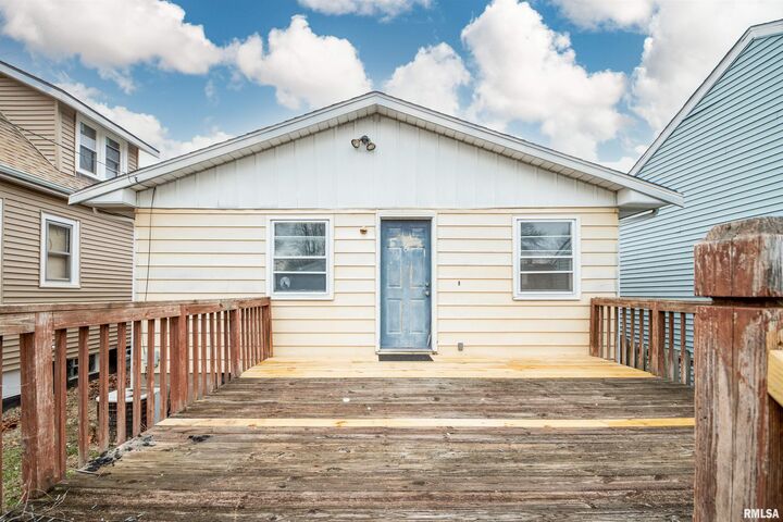 Property Photo:  308 E Corrington Avenue  IL 61603 