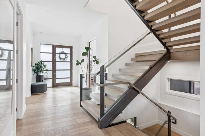 Property Photo:  708 Crescent Boulevard SW  AB T2S 1L4 