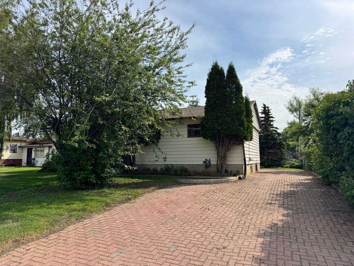 Property Photo: 10317 114 Street AB T0H 1L0