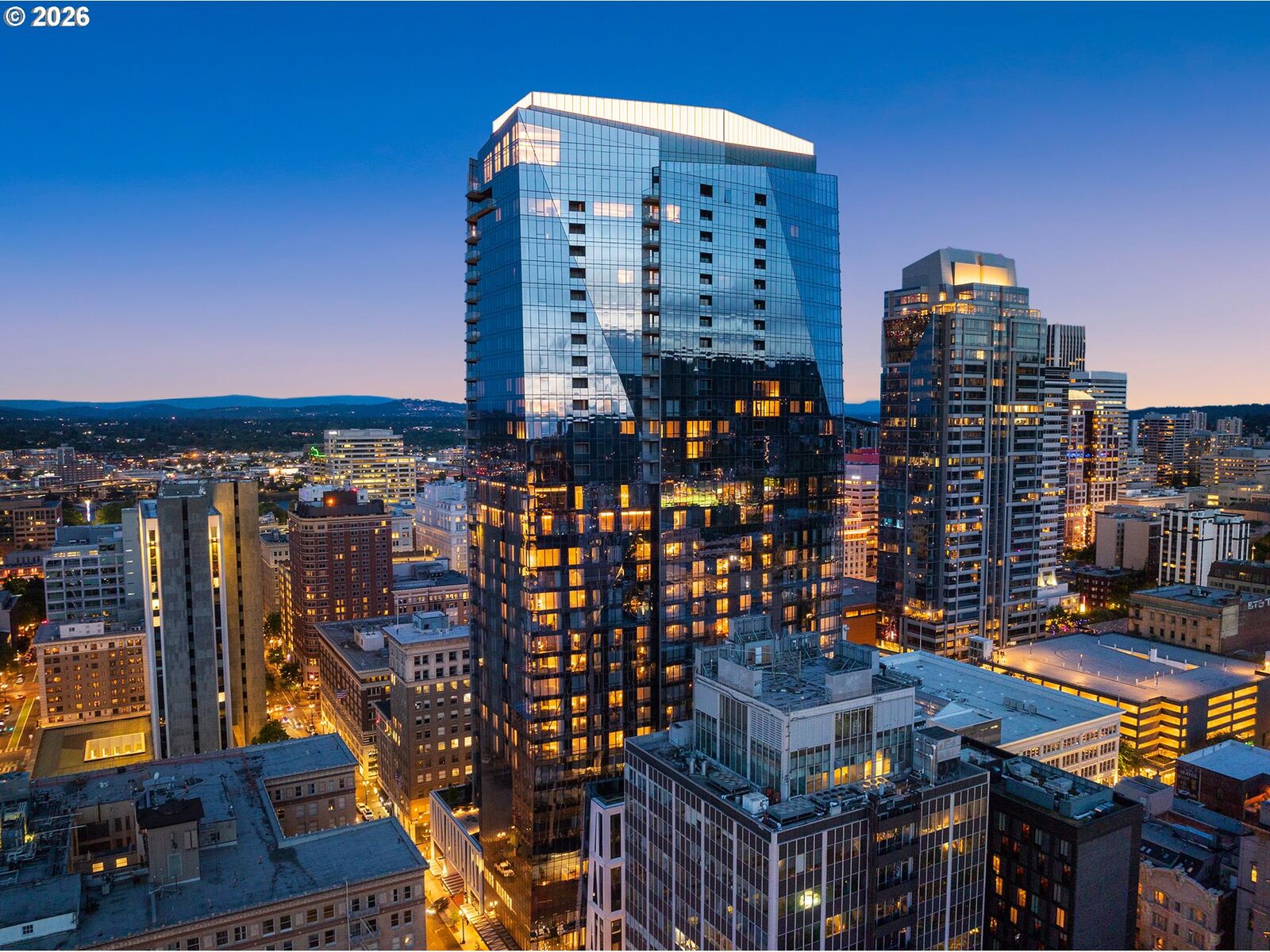 Property Photo: 550 SW 10th Ave 2405 OR 97205