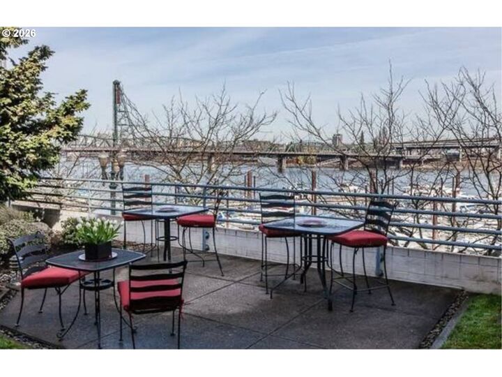 Property Photo: 1630 S Harbor Way OR 97201