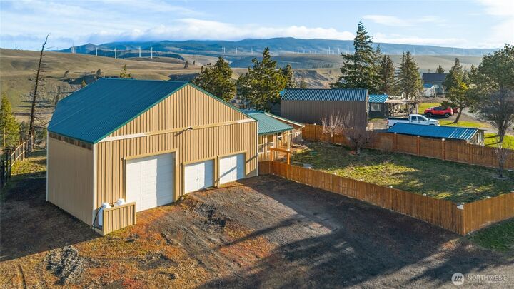 Property Photo:  31  Loel Place  WA 98922 