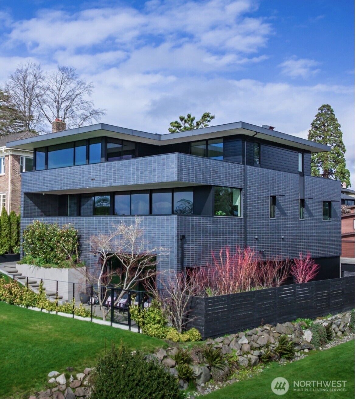 Property Photo:  1914  Magnolia Boulevard W  WA 98199 