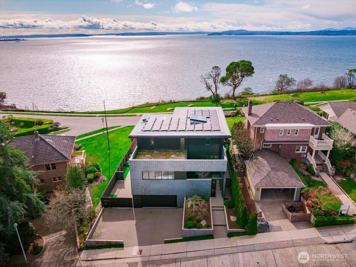 Property Photo:  1914  Magnolia Boulevard W  WA 98199 
