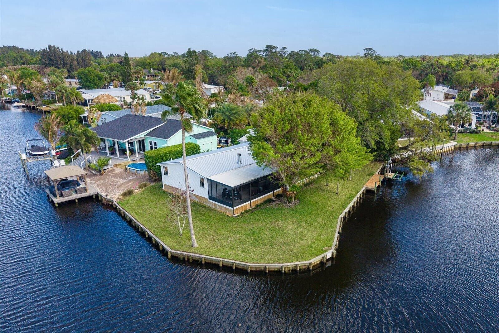 Property Photo: 7918 SE Paradise Court FL 34997