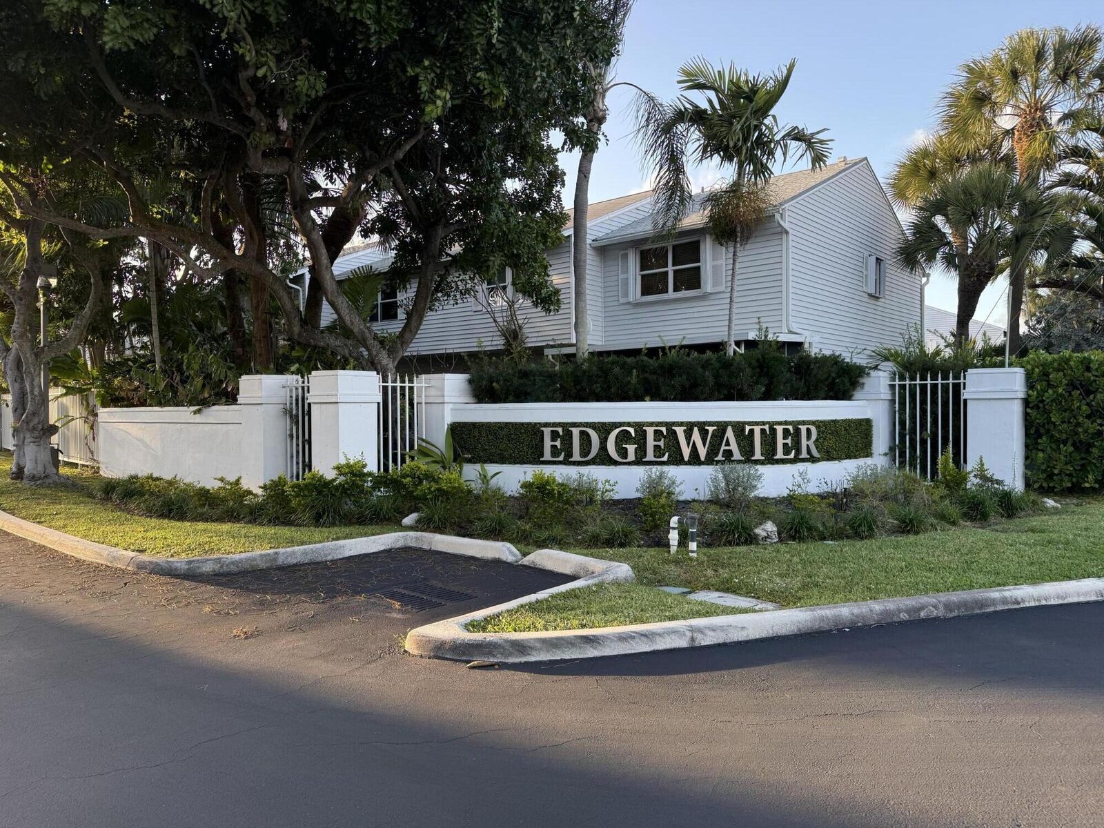 Property Photo:  1845 NE 15th Avenue  FL 33305 