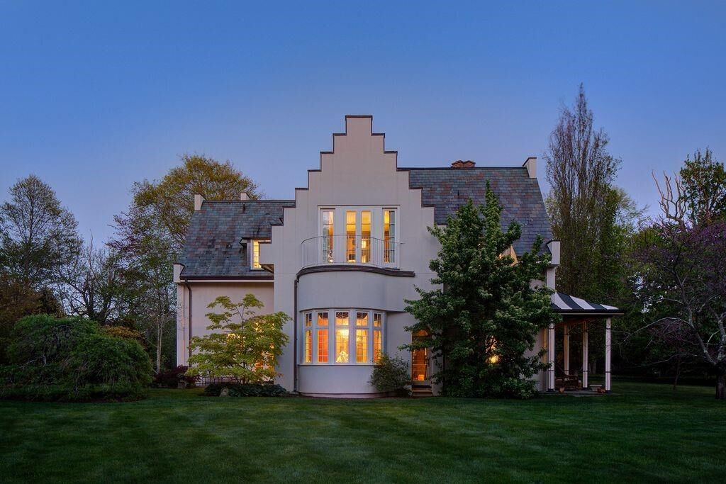 Property Photo:  14 Leroy Avenue  RI 02840 