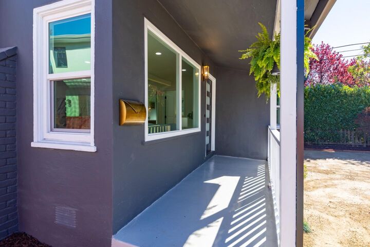 Property Photo:  531 Bay Road  CA 94025 