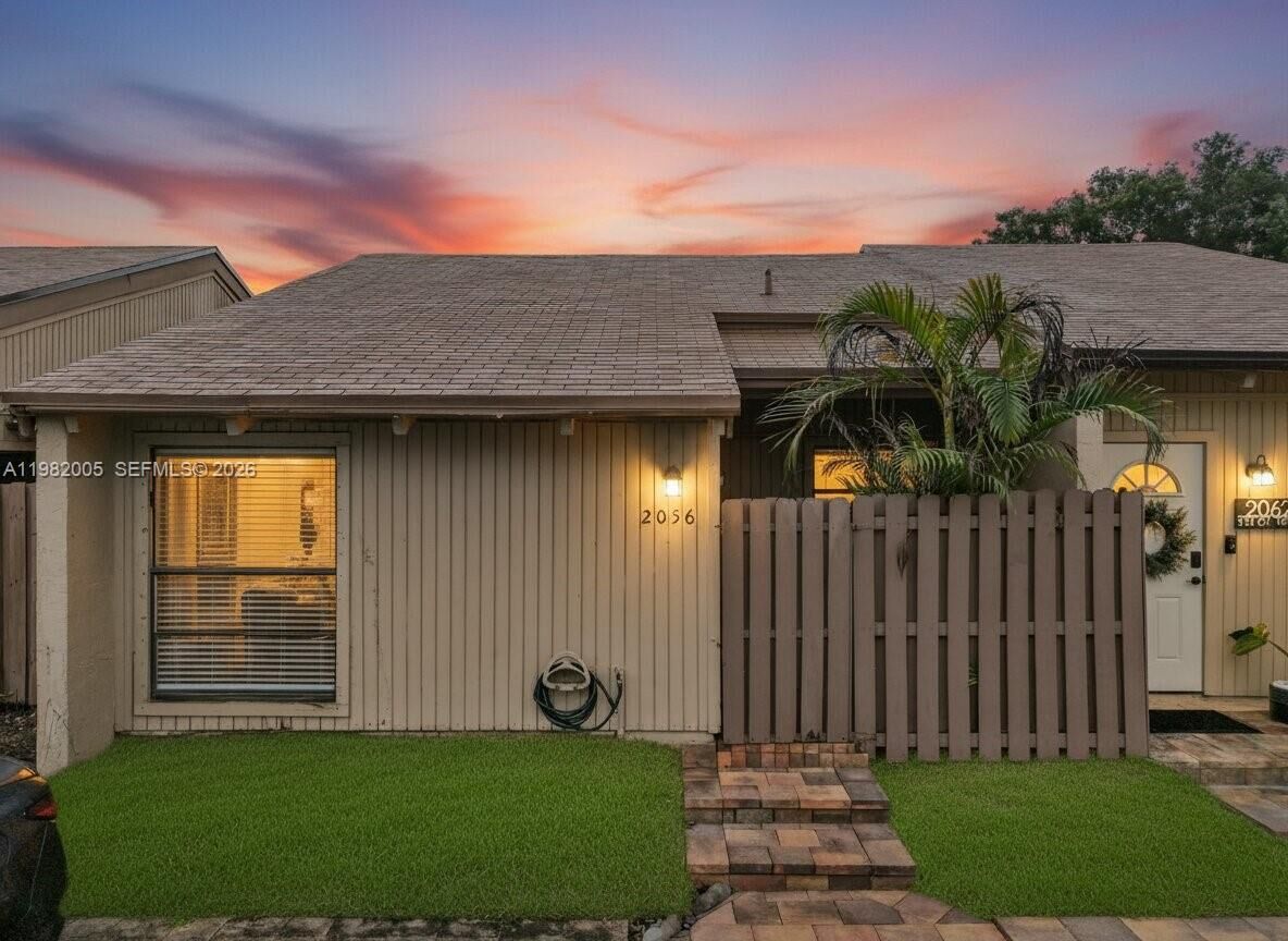 Property Photo:  2056 SW 81st Way  FL 33324 