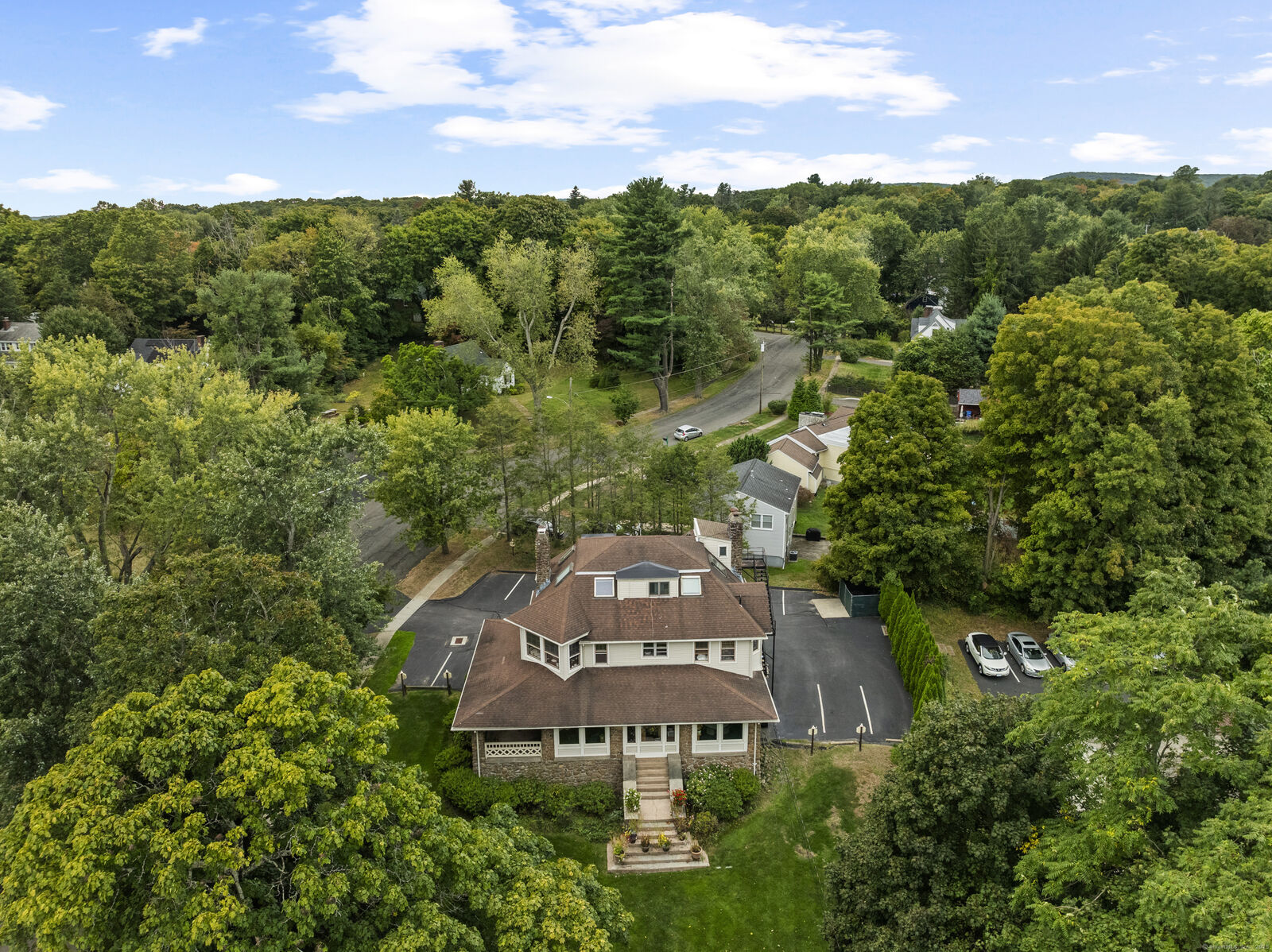 Property Photo: 2750 Whitney Avenue CT 06518