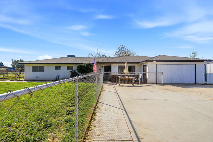 Property Photo: 19091 Ave 150 CA 93257