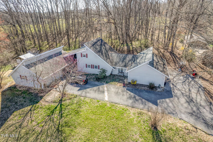 Property Photo: 16 Chaucer Court TN 37615