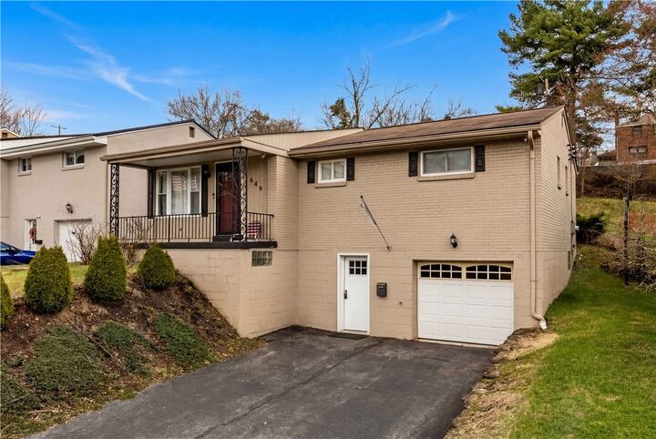 Property Photo:  1649 Pembroke Dr  PA 15243 