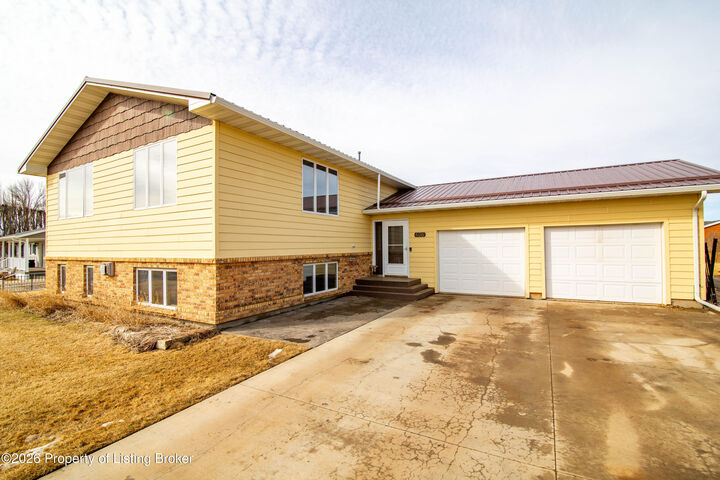 Property Photo: 406 Meadow Lane ND 58646