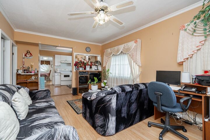 4712 Victoria Drive — photo 1