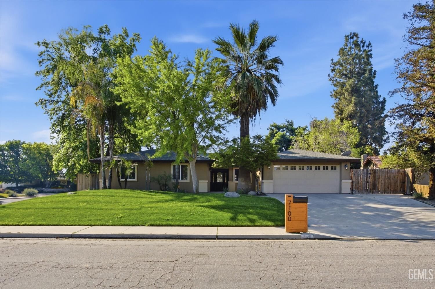 Property Photo:  7100 Tioga Court  CA 93309 