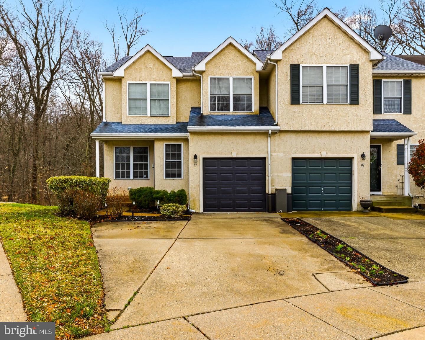 Property Photo:  91 Arbour Court  NJ 08080 