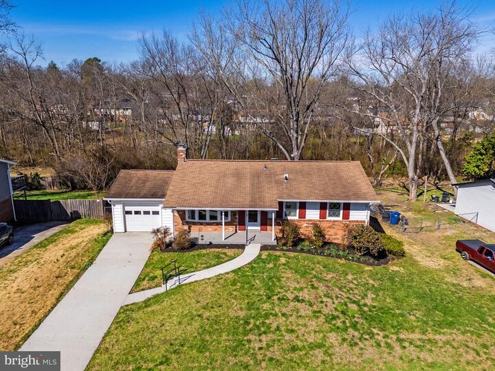 Property Photo: 7510 Roxbury Avenue VA 20109