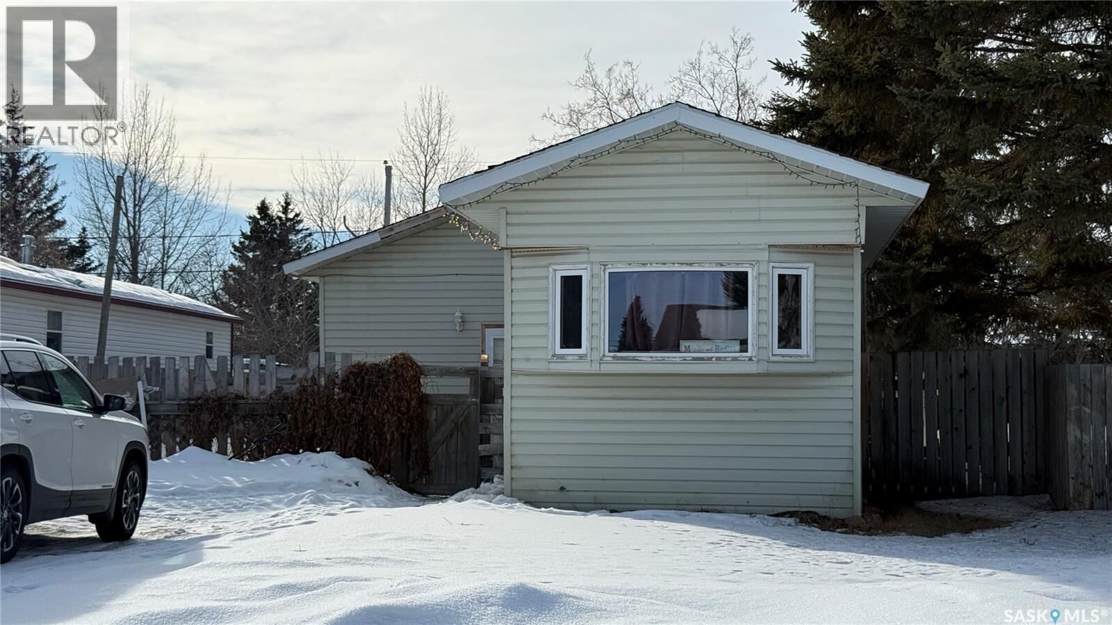 Property Photo: 1410 3rd Avenue SK S0M 0V0
