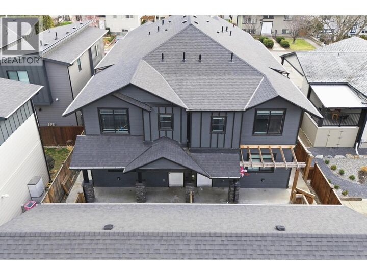 722 Coopland Crescent 1 — photo 1