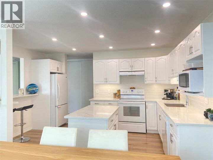 Property Photo: 1249 Pacific Avenue 211 BC V1Y 5T5