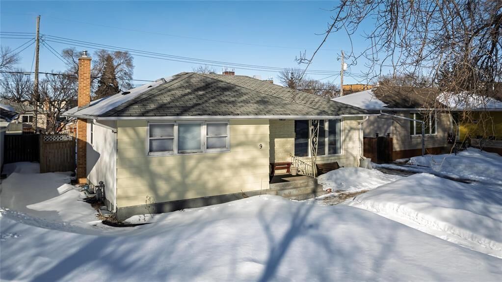 Property Photo:  9 Bluebell Avenue  MB R2V 2M2 