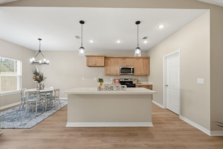 Property Photo:  3804 Golden Acres Circle  FL 32539 