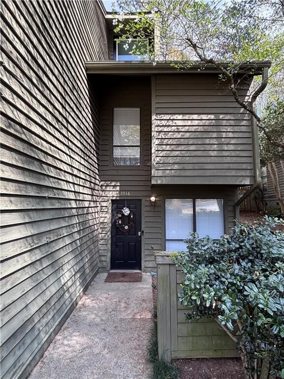 Property Photo:  1016 Creatwood Circle  GA 30080 