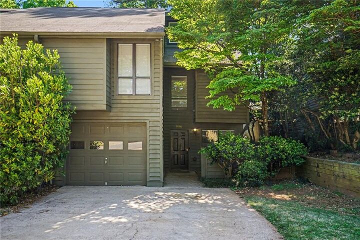 Property Photo:  1016 Creatwood Circle  GA 30080 
