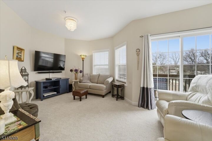 Property Photo:  375 Rifle Camp Rd 105  NJ 07424 