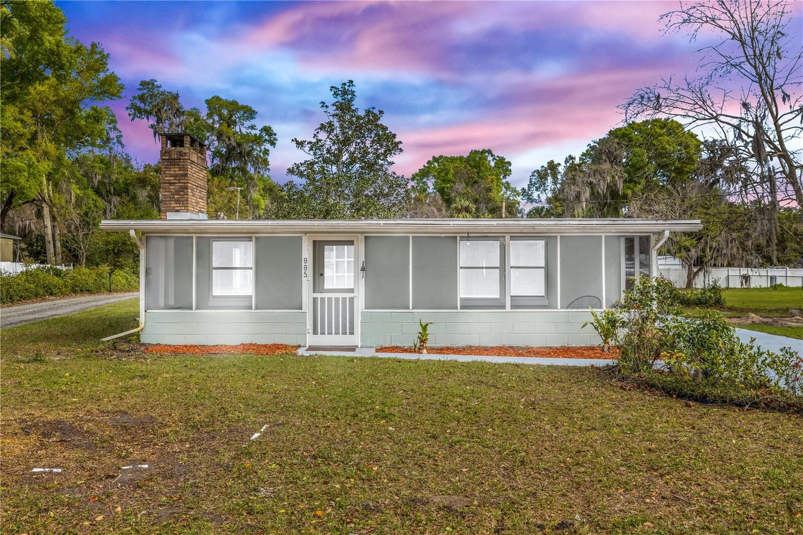 Property Photo:  885 W Wisconsin Avenue  FL 32763 