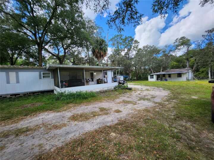 Property Photo:  16930 SE 1st Lane  FL 34488 